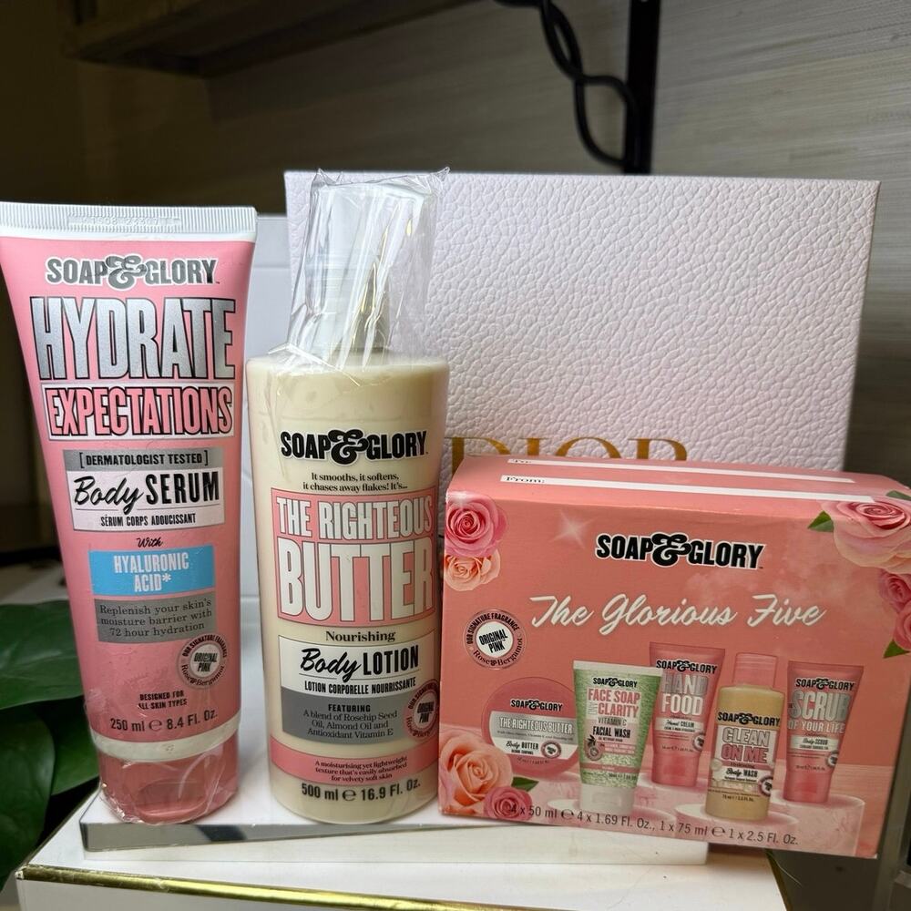 Soap & Glory "The Glorious Five", 250mL Hydrate Body Serum & 500mL Body Lotion